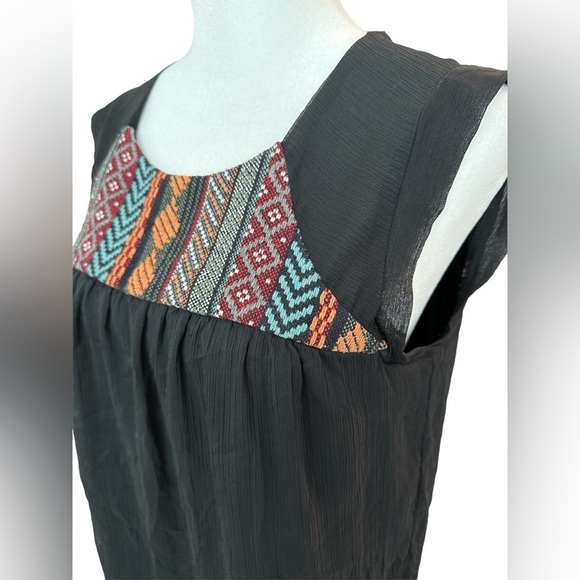 Daniel Rainn Southwestern Embroidered Top - Picture 2 of 7